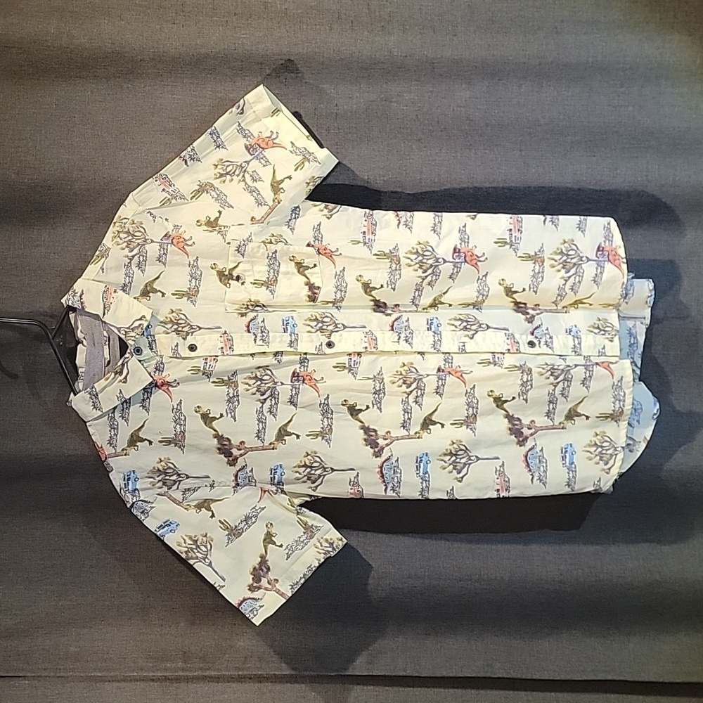 Modern amusement button-up